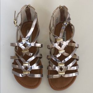 Steve Madden sandals in rose gold – girls size 12